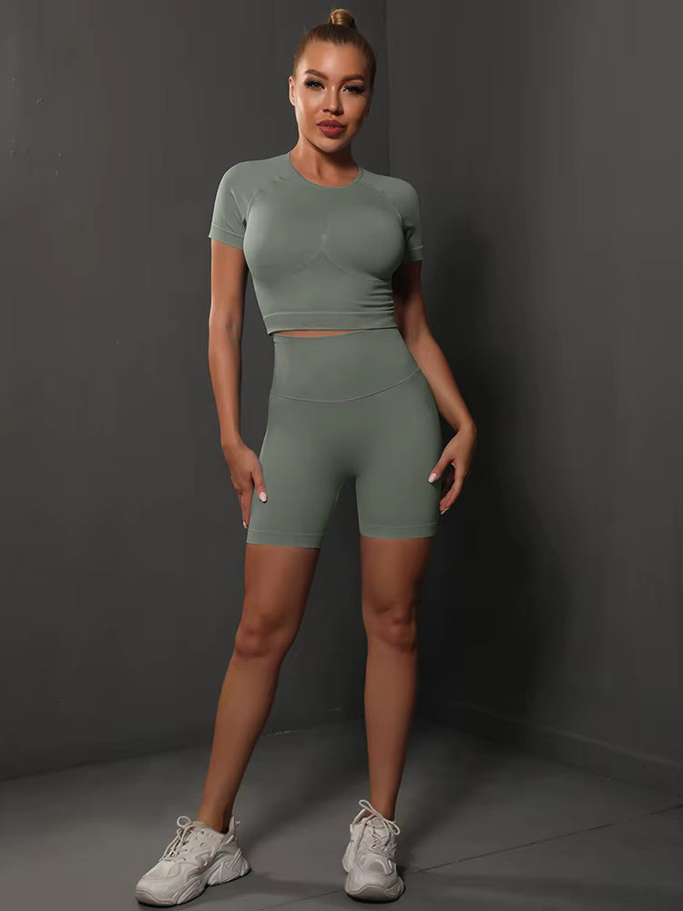 2-Piece Seamless Women’s Yoga Set Gym Sportswear – Top and High-Waisted Shorts, Tight Fit Workout Fitness Outfit with Butt-Lifting Effect