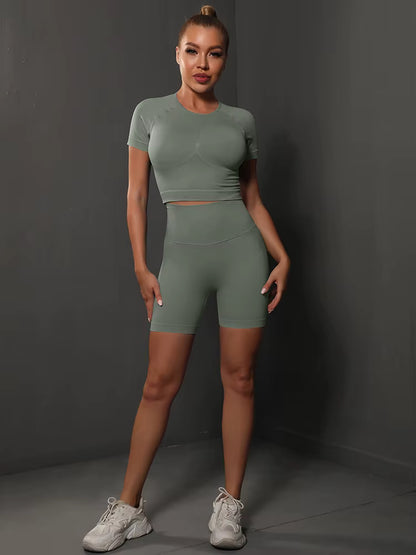 2-Piece Seamless Women’s Yoga Set Gym Sportswear – Top and High-Waisted Shorts, Tight Fit Workout Fitness Outfit with Butt-Lifting Effect