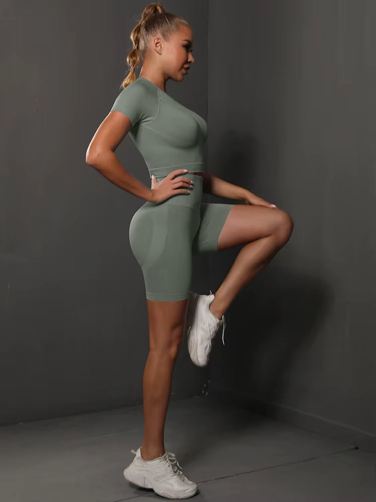 2-Piece Seamless Women’s Yoga Set Gym Sportswear – Top and High-Waisted Shorts, Tight Fit Workout Fitness Outfit with Butt-Lifting Effect