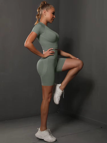 2-Piece Seamless Women’s Yoga Set Gym Sportswear – Top and High-Waisted Shorts, Tight Fit Workout Fitness Outfit with Butt-Lifting Effect